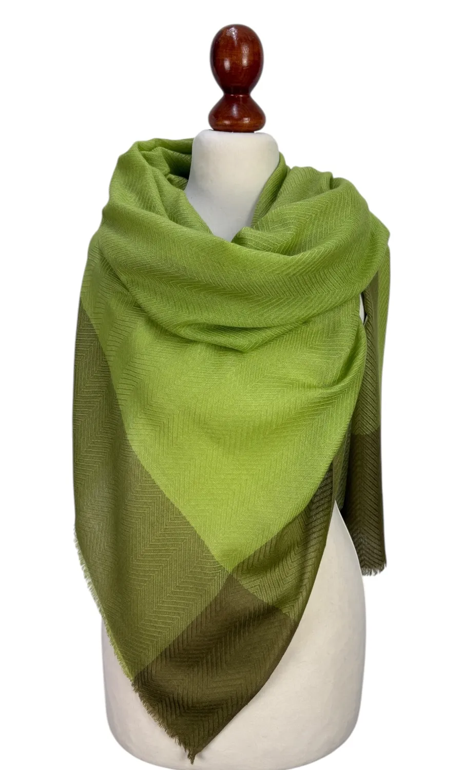 Mohini - großer Schal aus feinem Materialmix Mohini - großer Schal aus feinem Materialmix