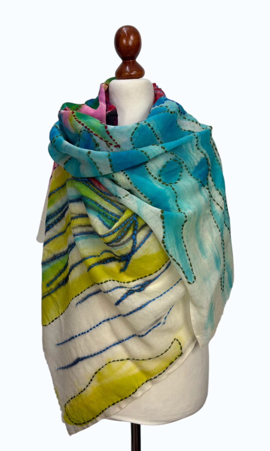 Mohini - großer bestickter Merinoschal