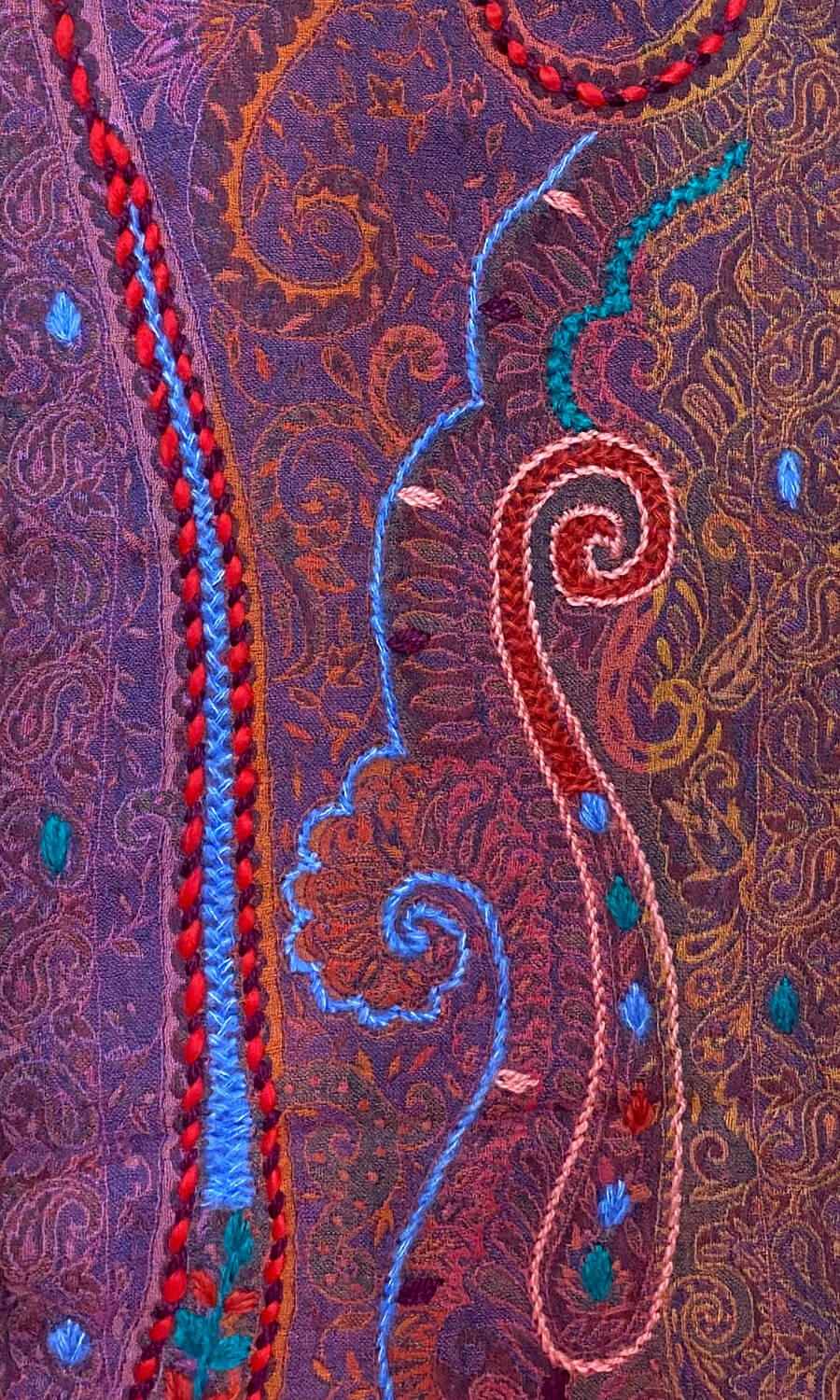 "Bona" - bestickter Schal aus Merinowolle