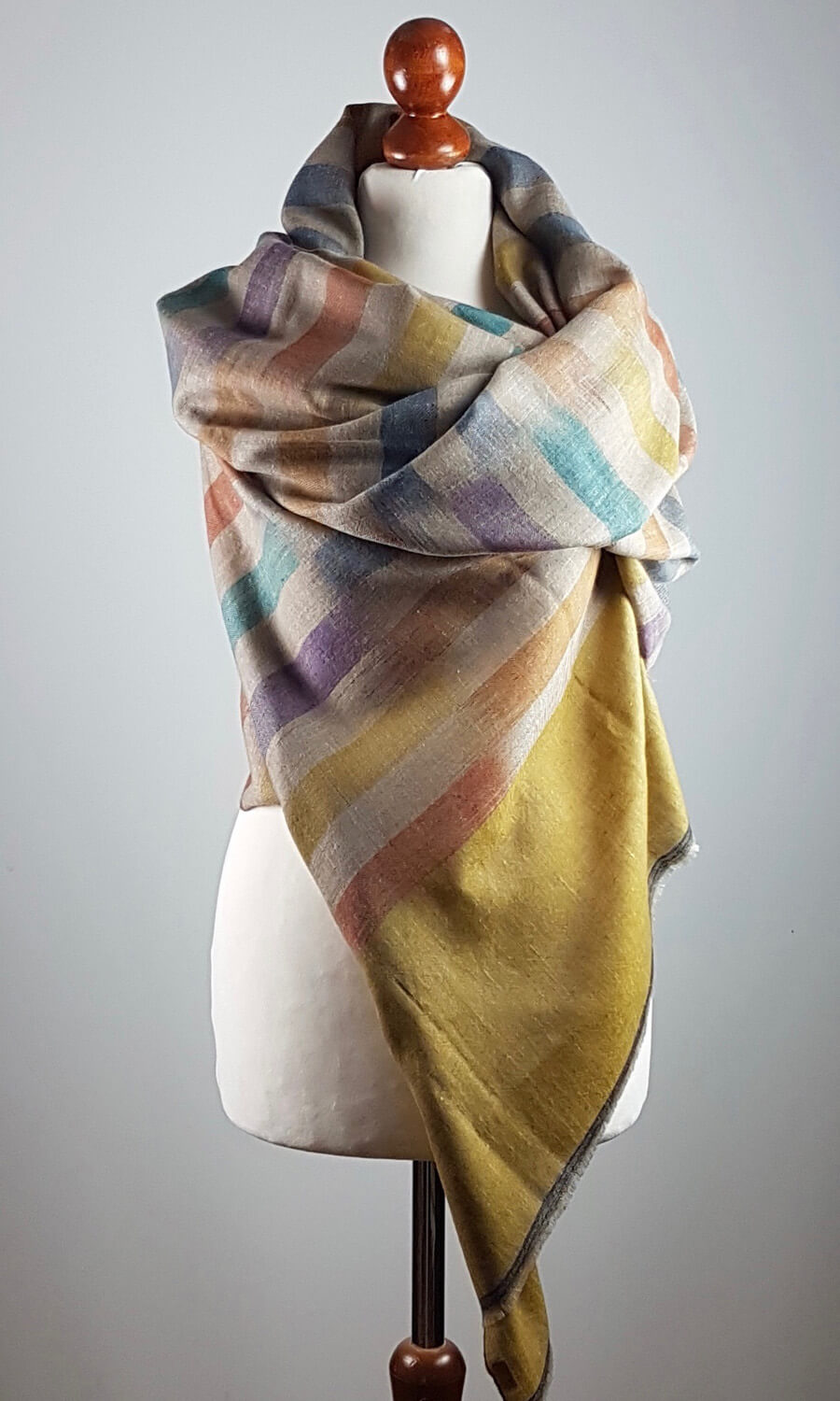 Mohini - handgewebtes Plaid aus Pashminawolle