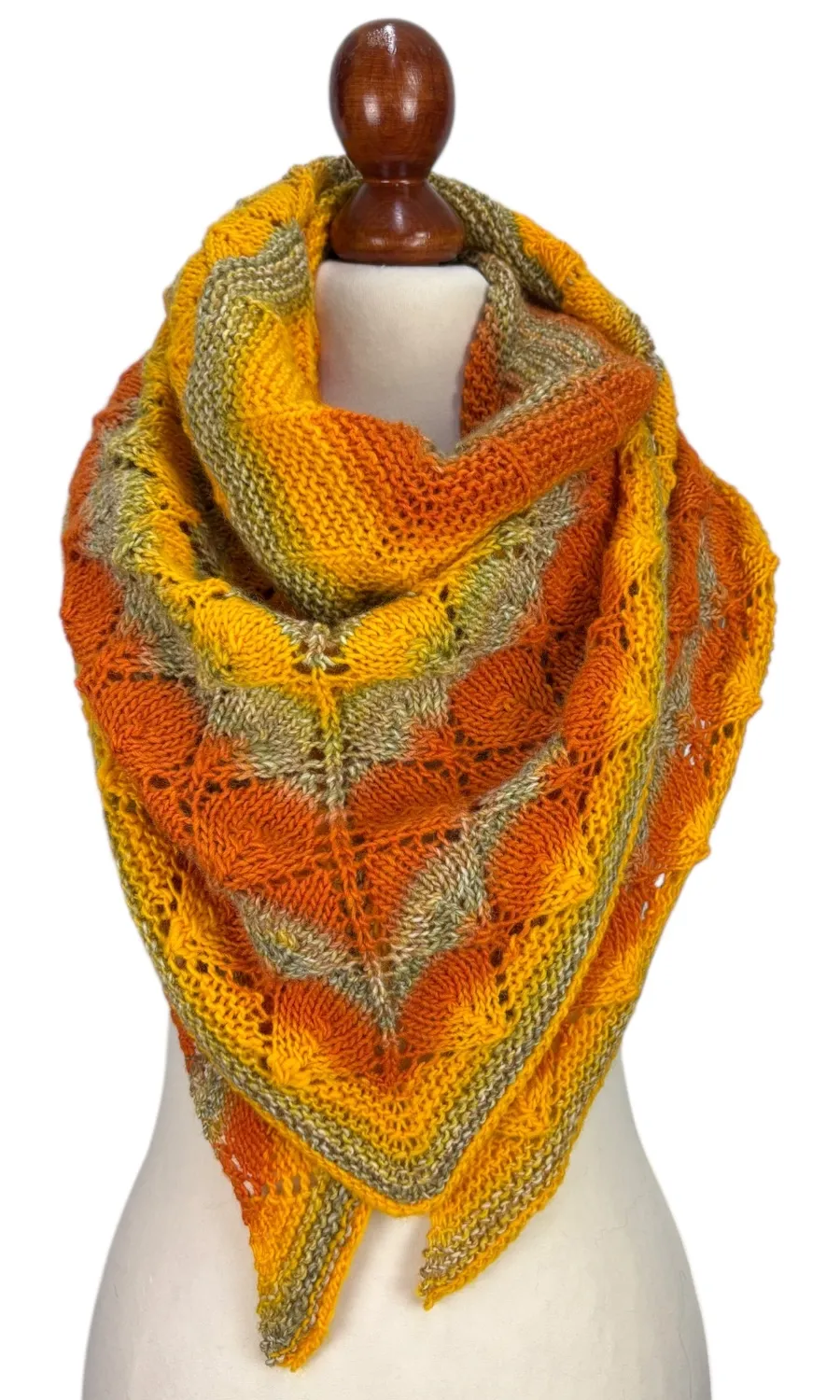 Mohini - handgestricktes Dreieckstuch 