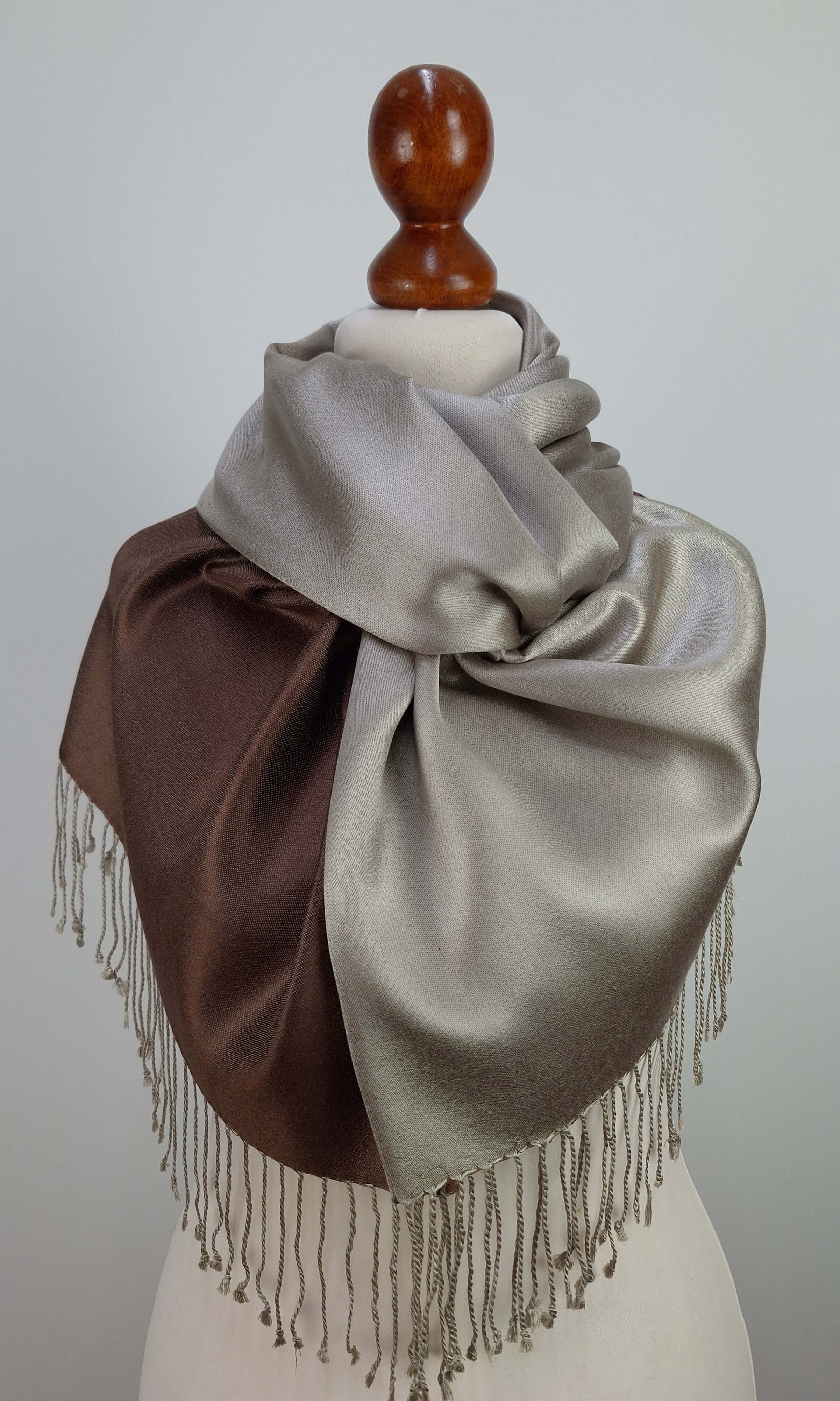 Mohini - großer zweifarbiger Schal aus reiner Seide