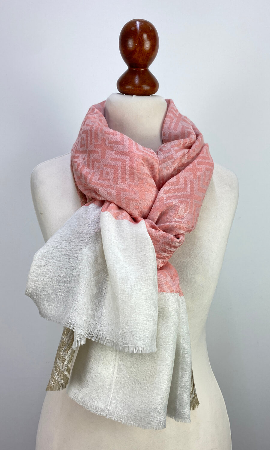 Mohini - eleganter großer Schal aus Kaschmir und Seide  Mohini - eleganter großer Schal aus Kaschmir und Seide