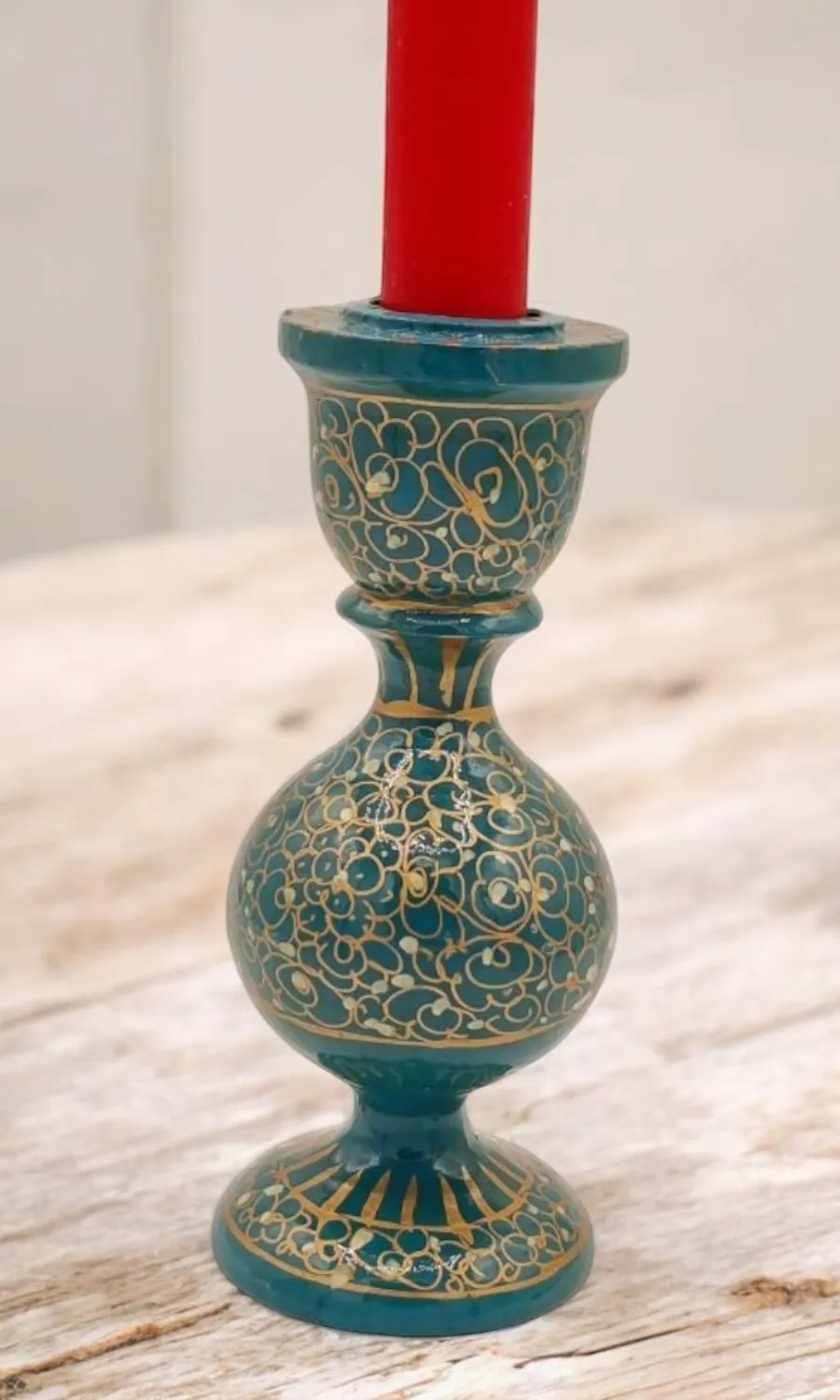 handbemalter Kerzenständer aus Holzmaché  