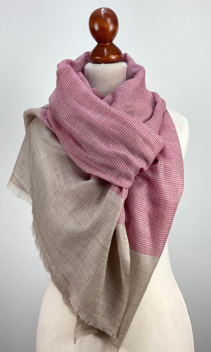 "Classic Design pink"  - Kaschmirstola mit feinem Webmuster