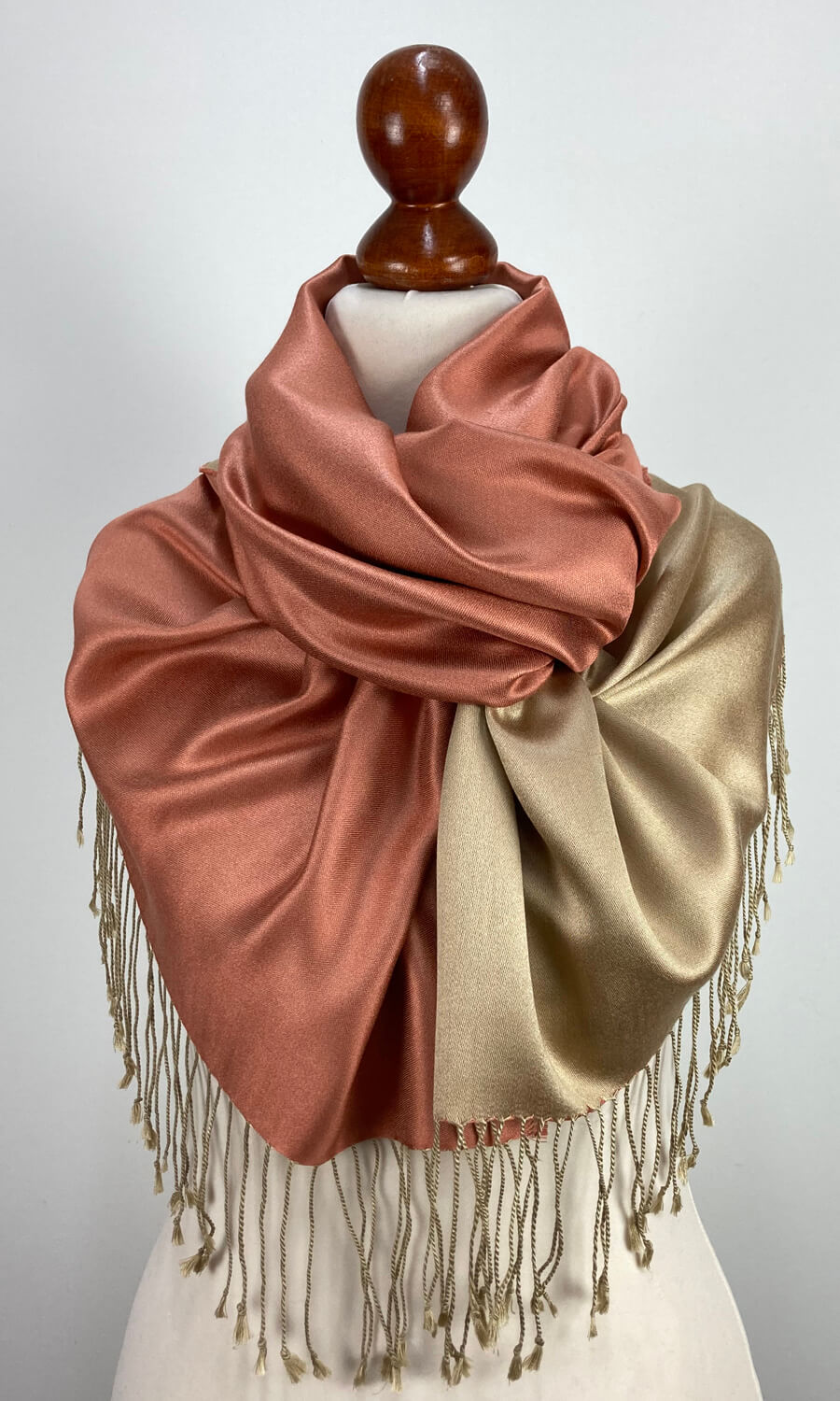 großer zweifarbiger Schal aus reiner Seide