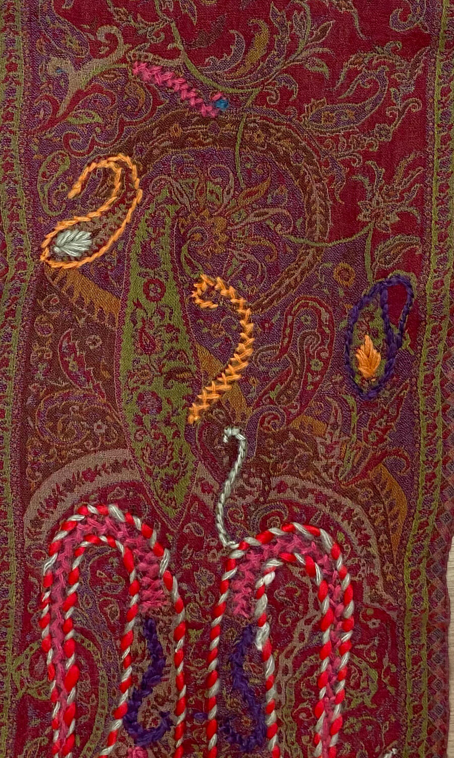 "Bruna" - bestickter Schal aus Merinowolle