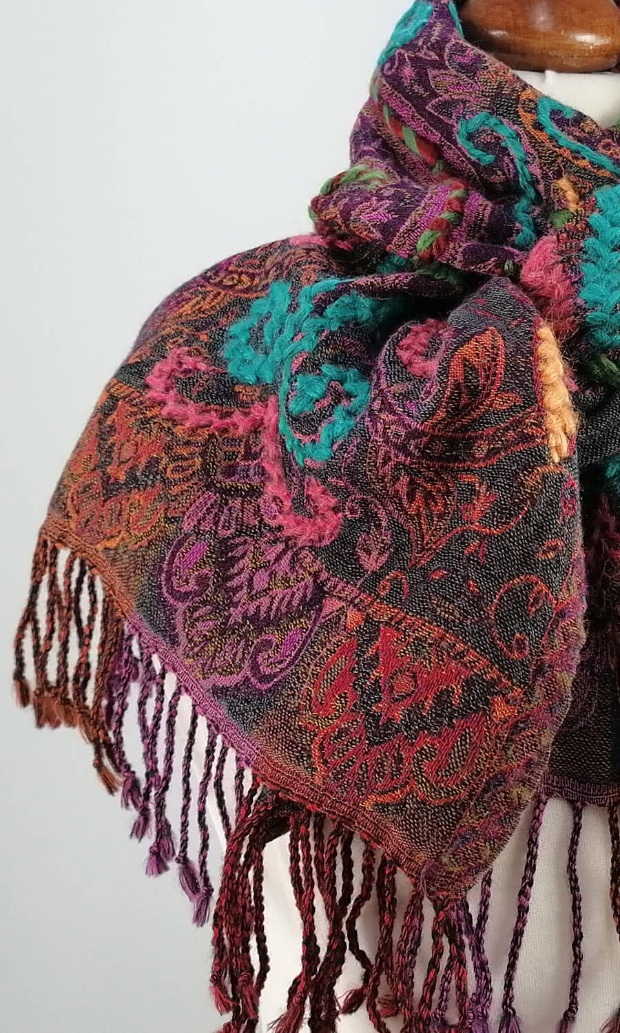 "Becca" - bestickter Schal aus Merinowolle