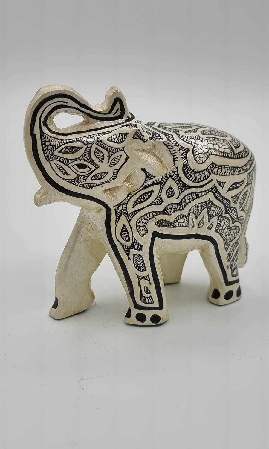 handbemalter Elefant aus Holzmaché klein 