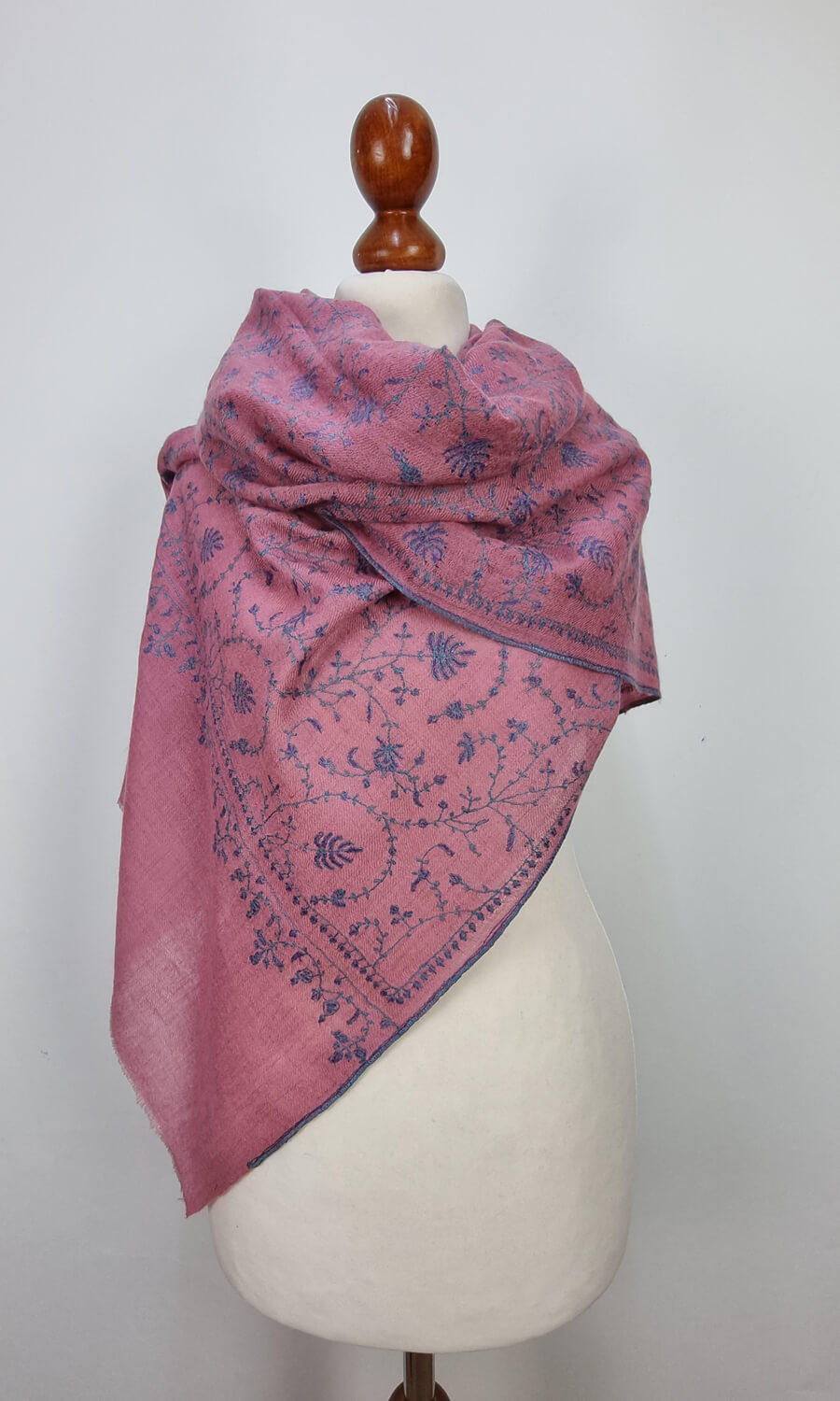 Mohini -  großer Pashmina Schal mit feiner Seidenbestickung 