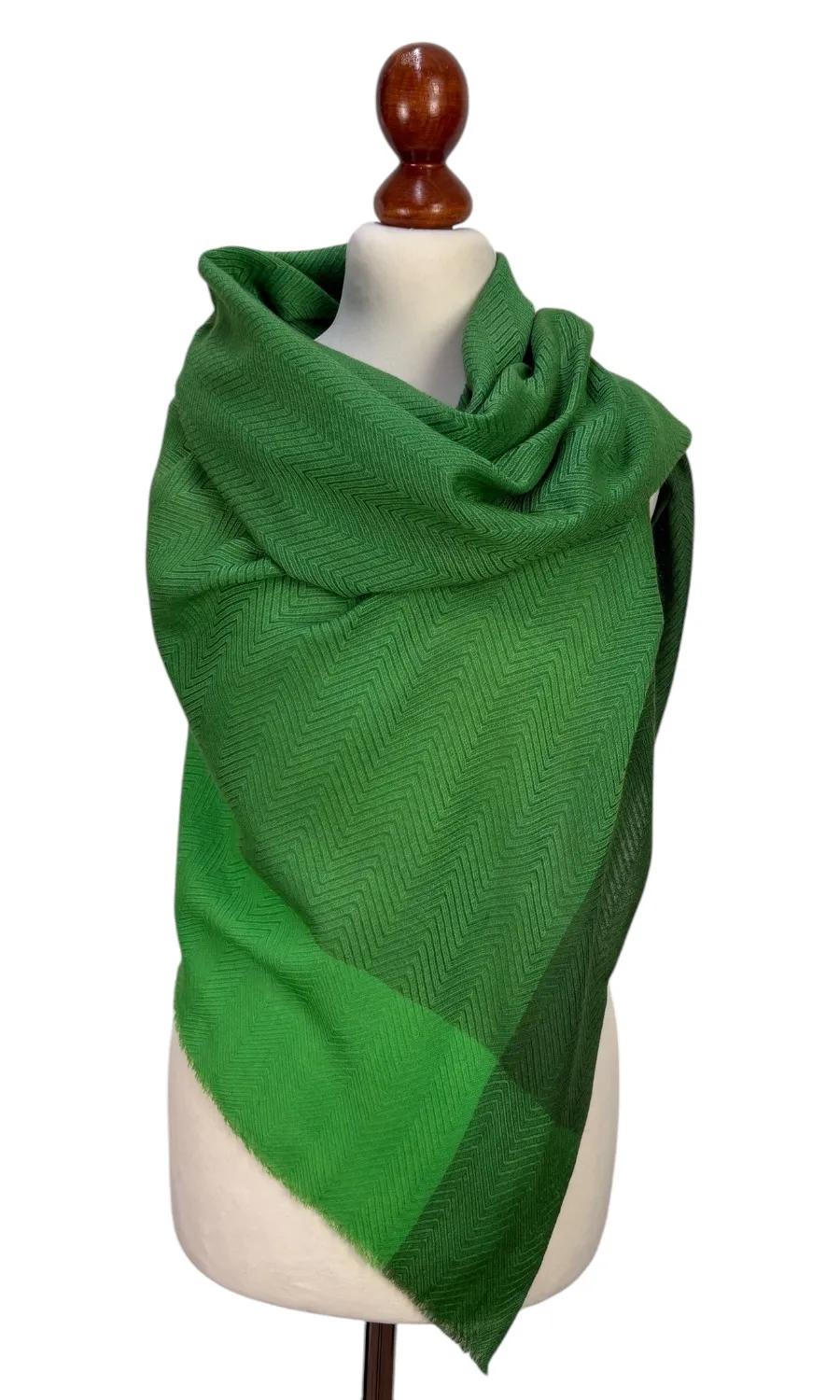 Mohini - großer Schal aus feinem Materialmix Mohini - großer Schal aus feinem Materialmix