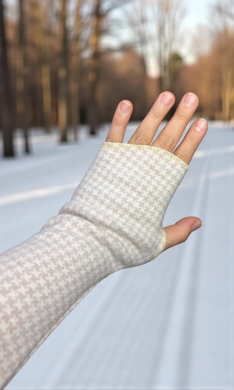 Mohini - handgefertigte Stulpen aus Lambswool -Jersey 