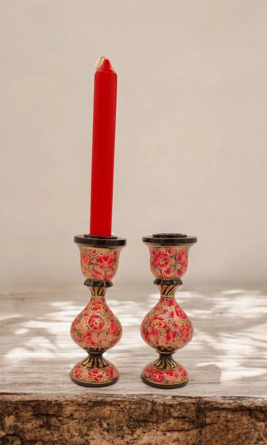 handbemalter Kerzenständer aus Holzmaché 