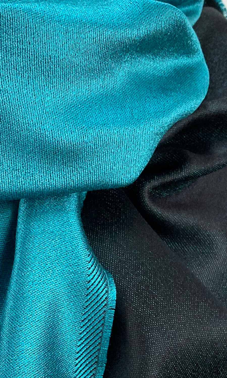 Mohini - großer zweifarbiger Schal aus reiner Seide