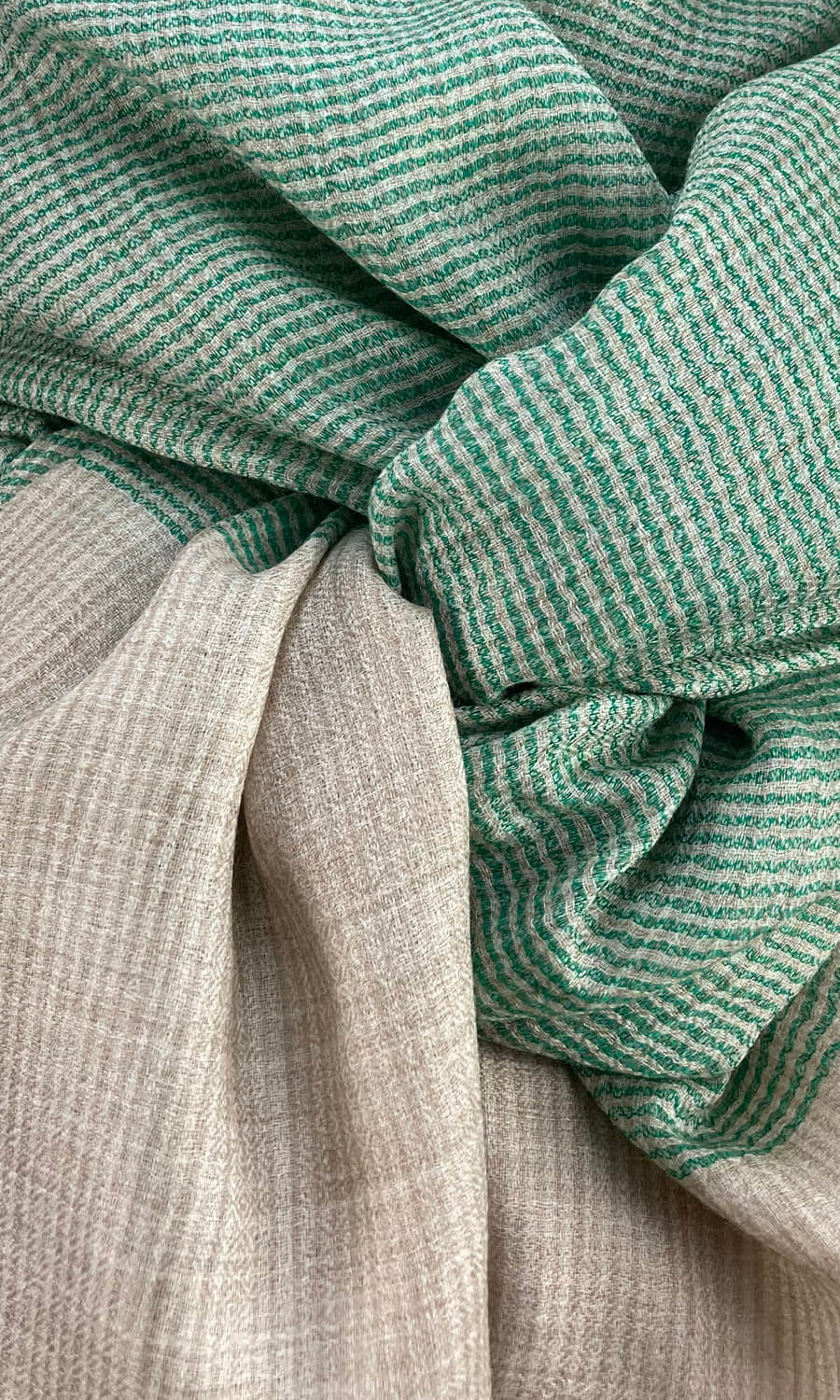 "Classic Design green"  - Kaschmirstola mit feinem Webmuster