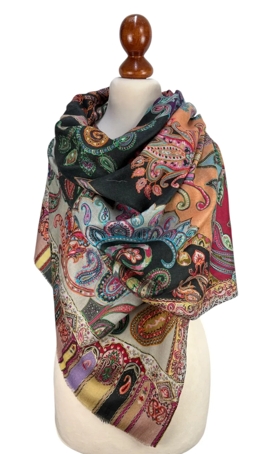 Mohini - großer Schal in edlem Materialmix