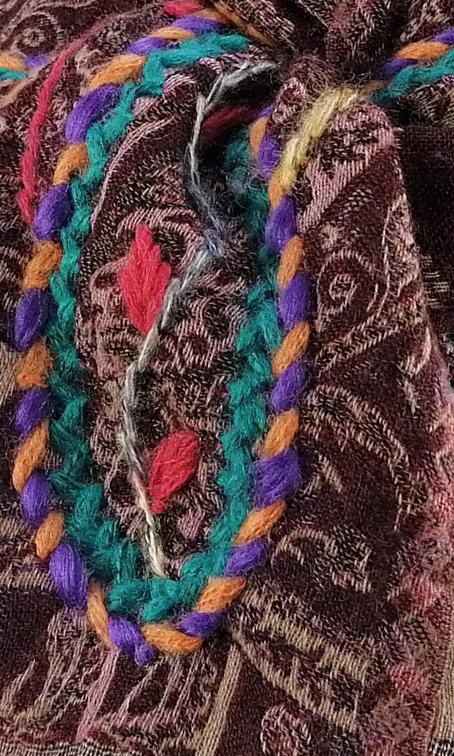 "Bele" - bestickter Schal aus Merinowolle