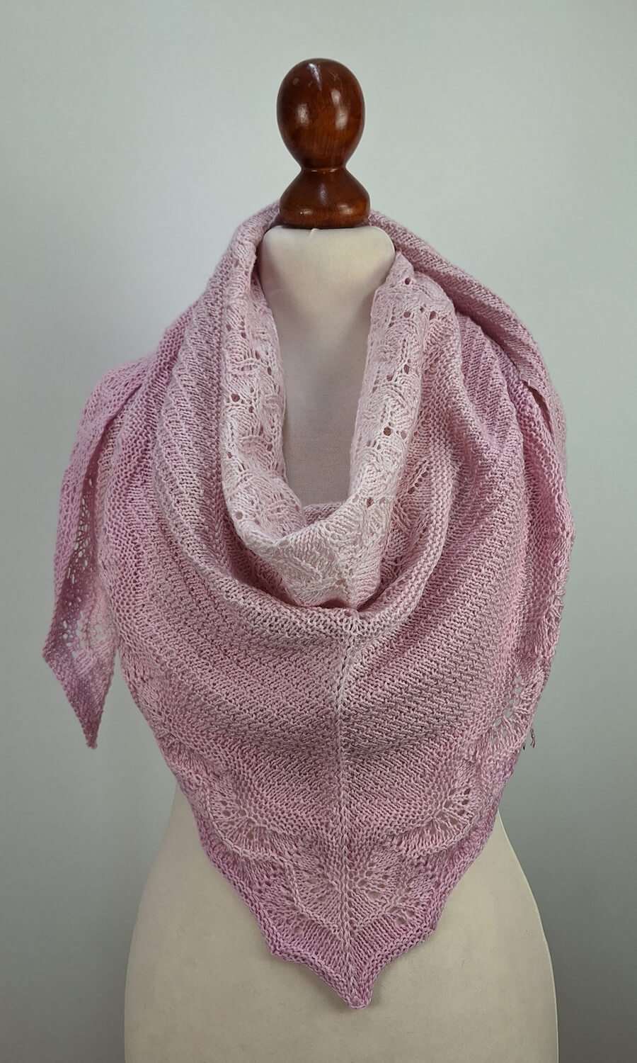 Taminas Engel - handgestrickter Schal aus feiner Merinowolle