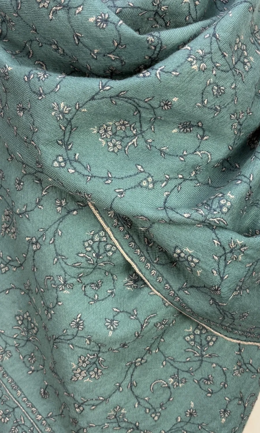 Handbestickter großer Schal aus Pashminawolle - Mohini