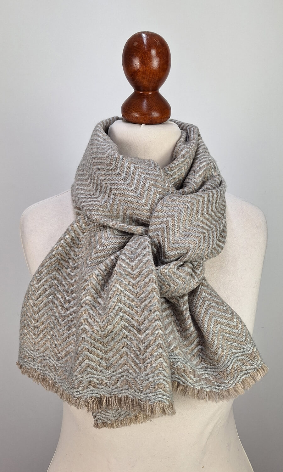 New Design Nikita -  schmaler modischer Wollschal 
