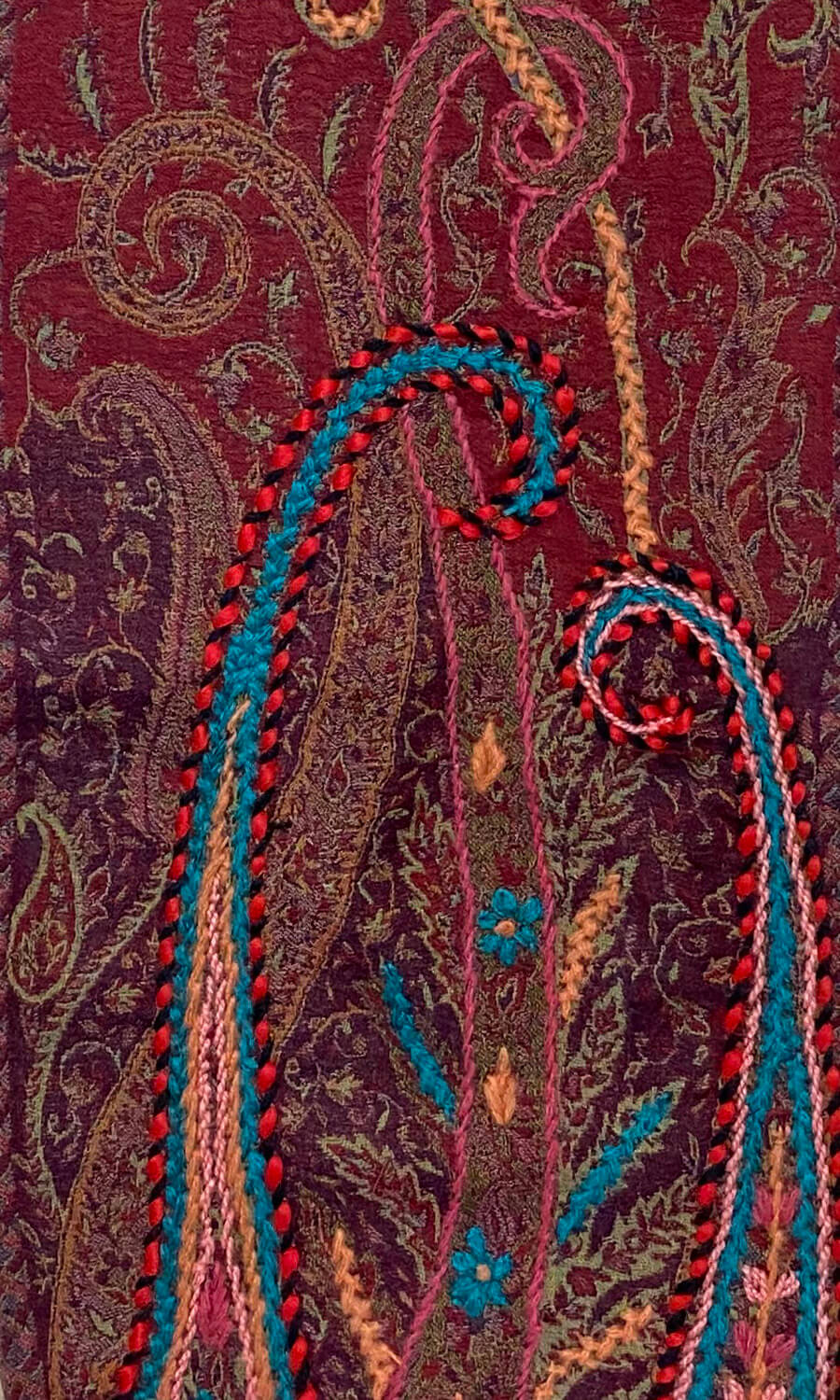 "Basima" - bestickter Schal aus Merinowolle