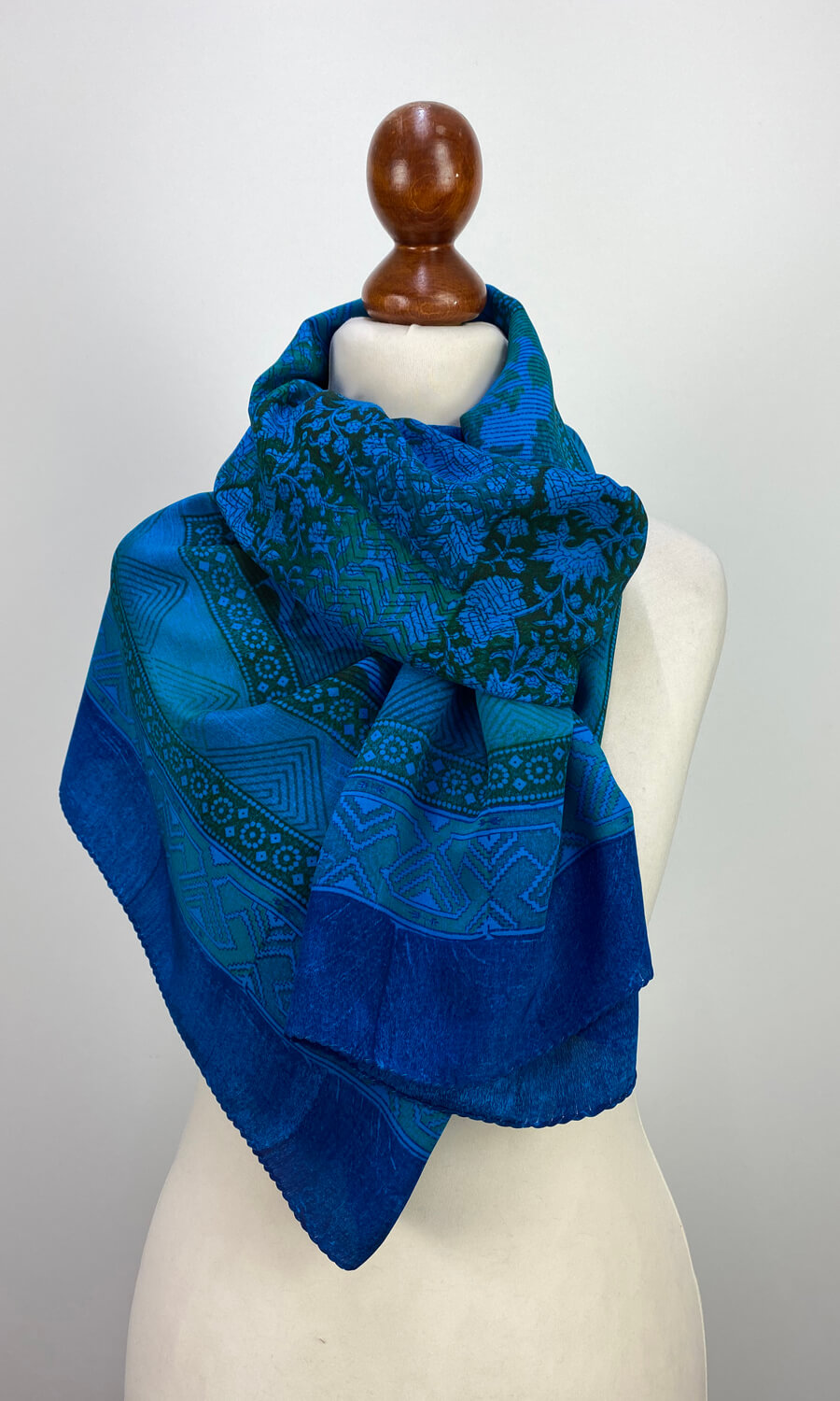 Benares Seiden Schal "Lady Blue"
