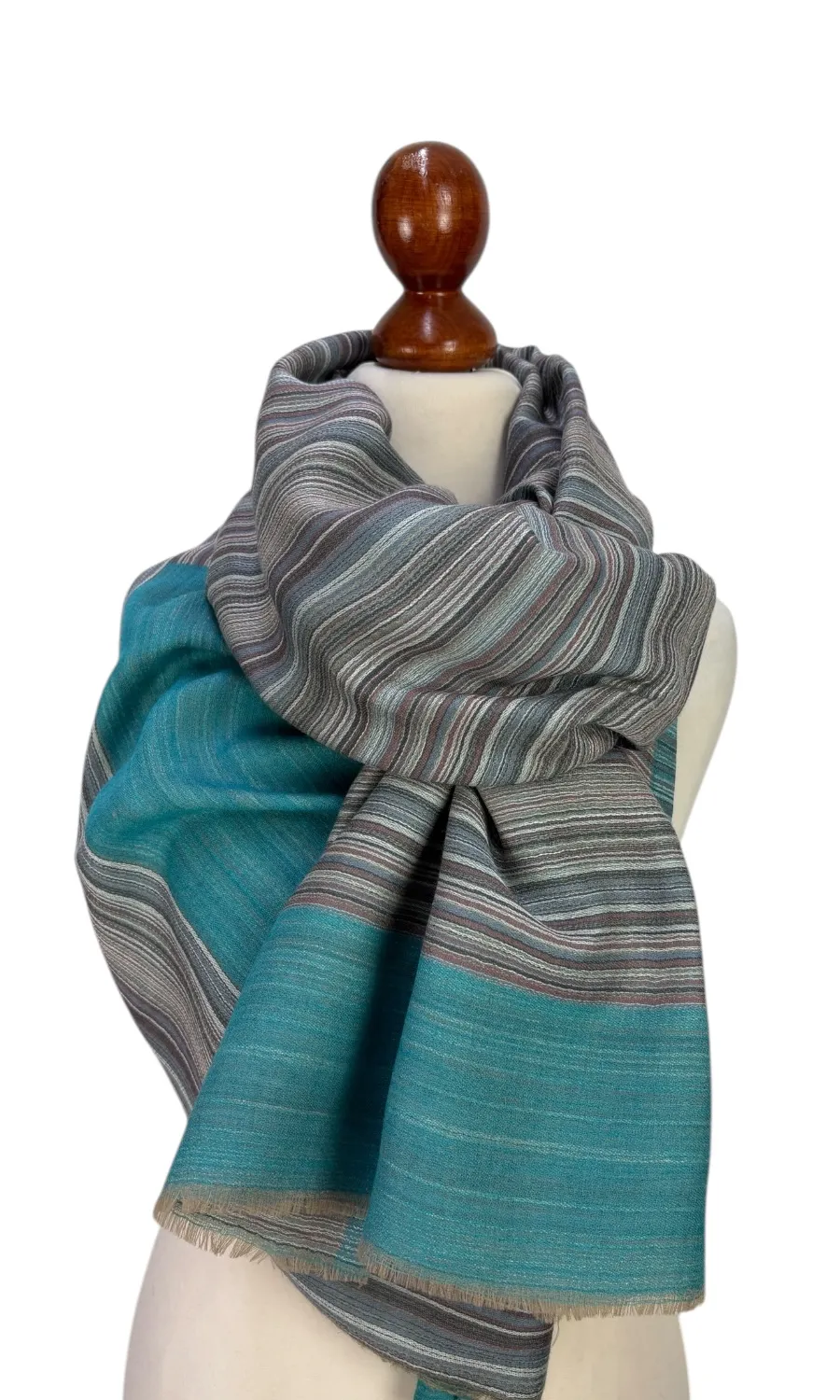 Mohini  - großer Schal aus edlem Materialmix 