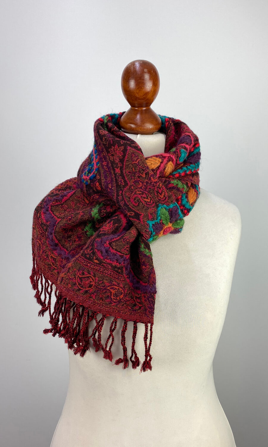 Brenda - schmaler  bestickter Schal aus Merinowolle