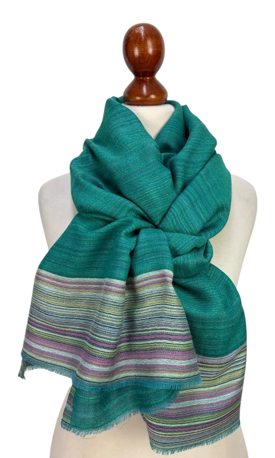 Mohini  - großer Schal aus feiner Wolle Mohini  - großer Schal aus feiner Wolle