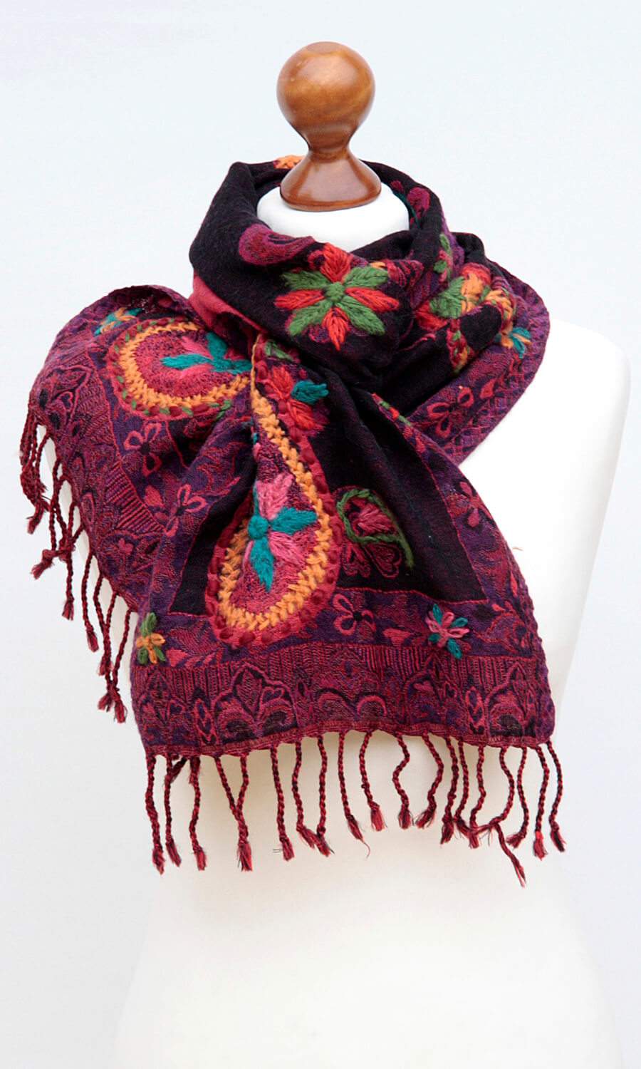 Besra - schmaler  bestickter Schal aus Merinowolle