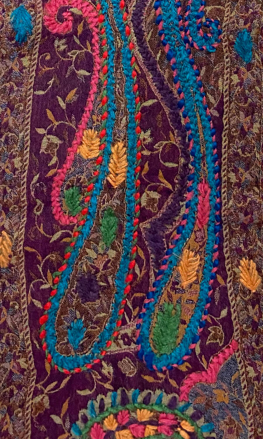 "Belina" - bestickter Schal aus Merinowolle