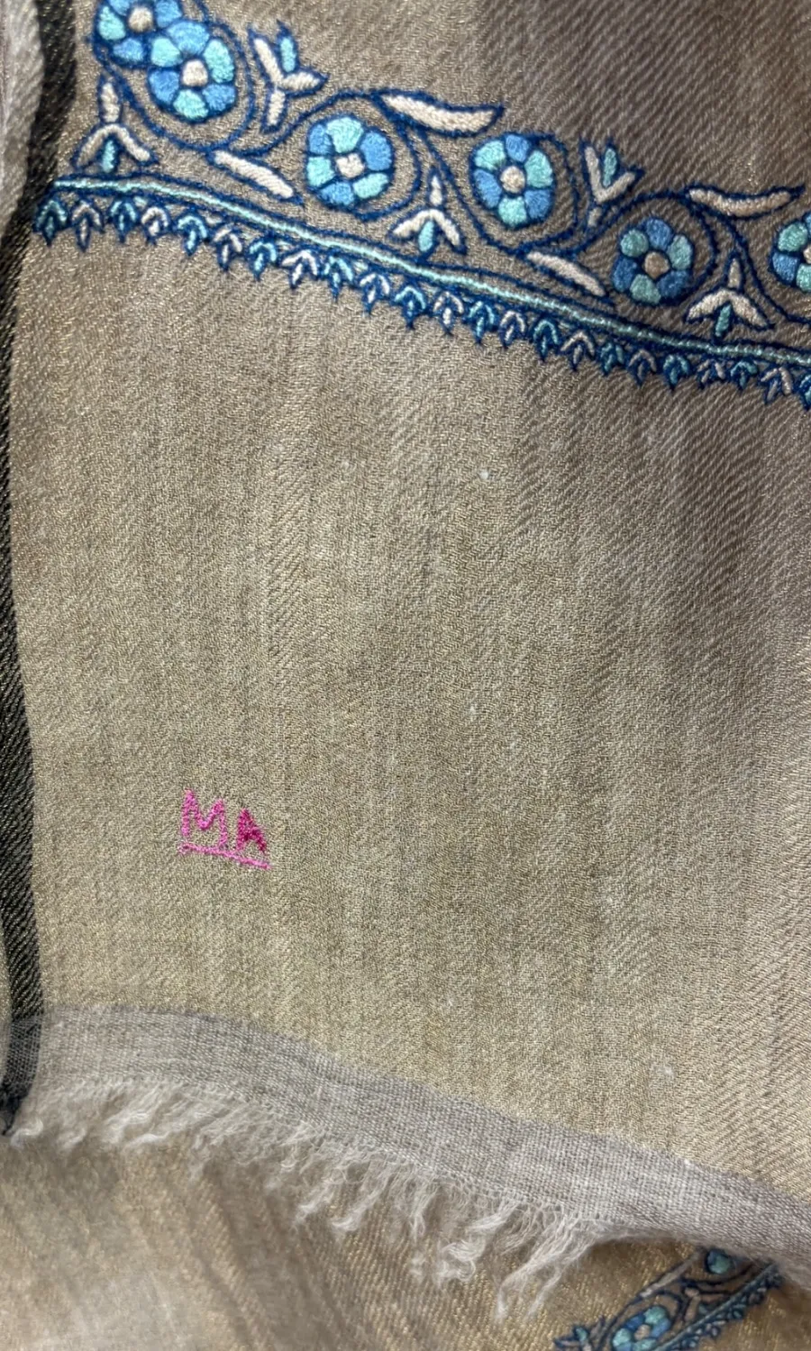 Handbestickter großer Schal aus Pashminawolle - Mohini