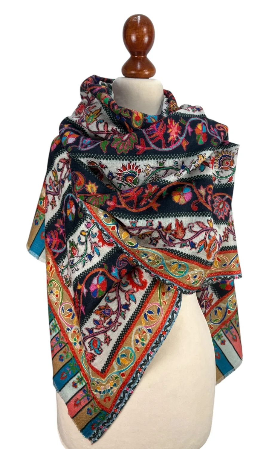 Mohini - großer Schal in edlem Materialmix 