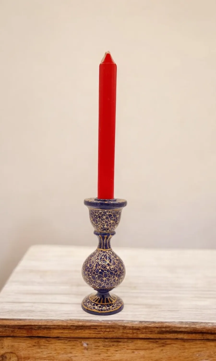 handbemalter Kerzenständer aus Holzmaché   