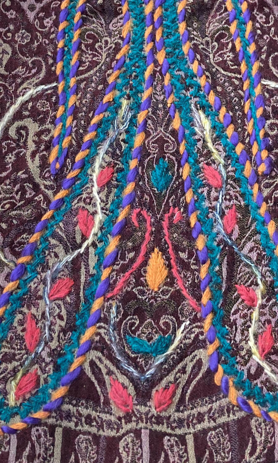 "Balbina" - bestickter Schal aus Merinowolle