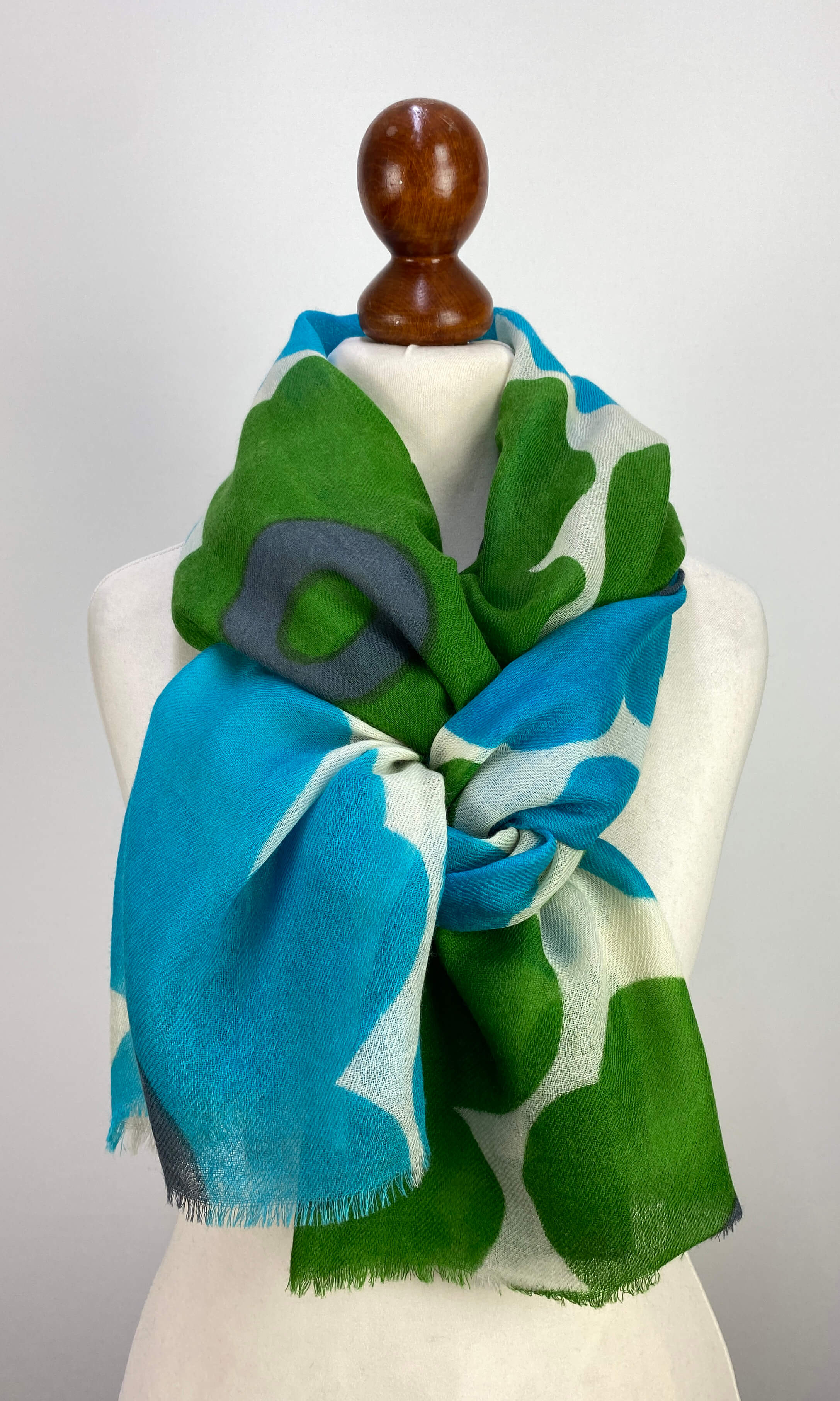 Freiheitsliebe Lilith -großer Schal aus Merinowolle