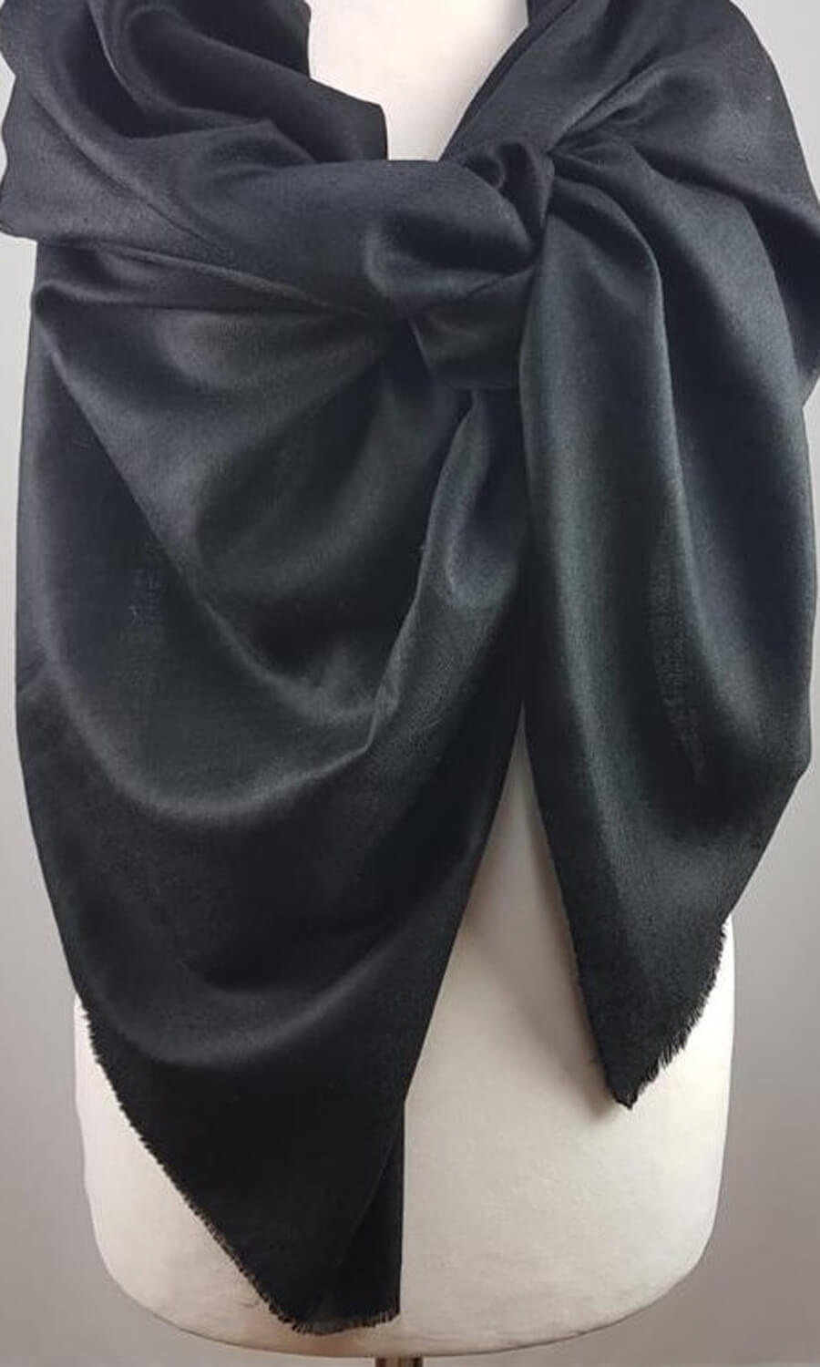 "Black Beauty" - handgewebte Pashmina Stola 