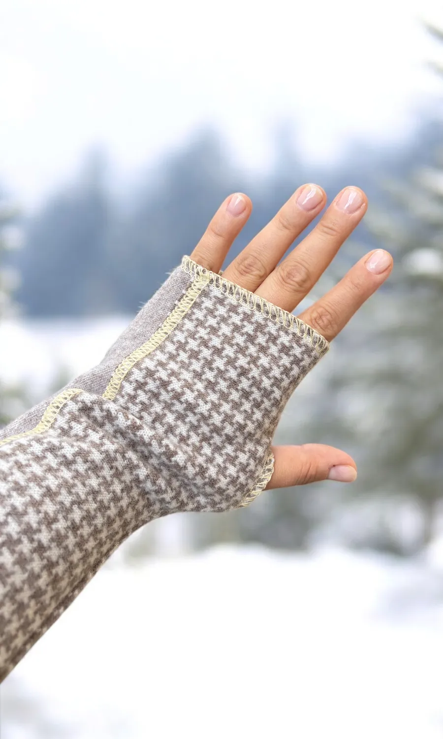 Mohini - handgefertigte Stulpen aus Lambswool -Jersey 