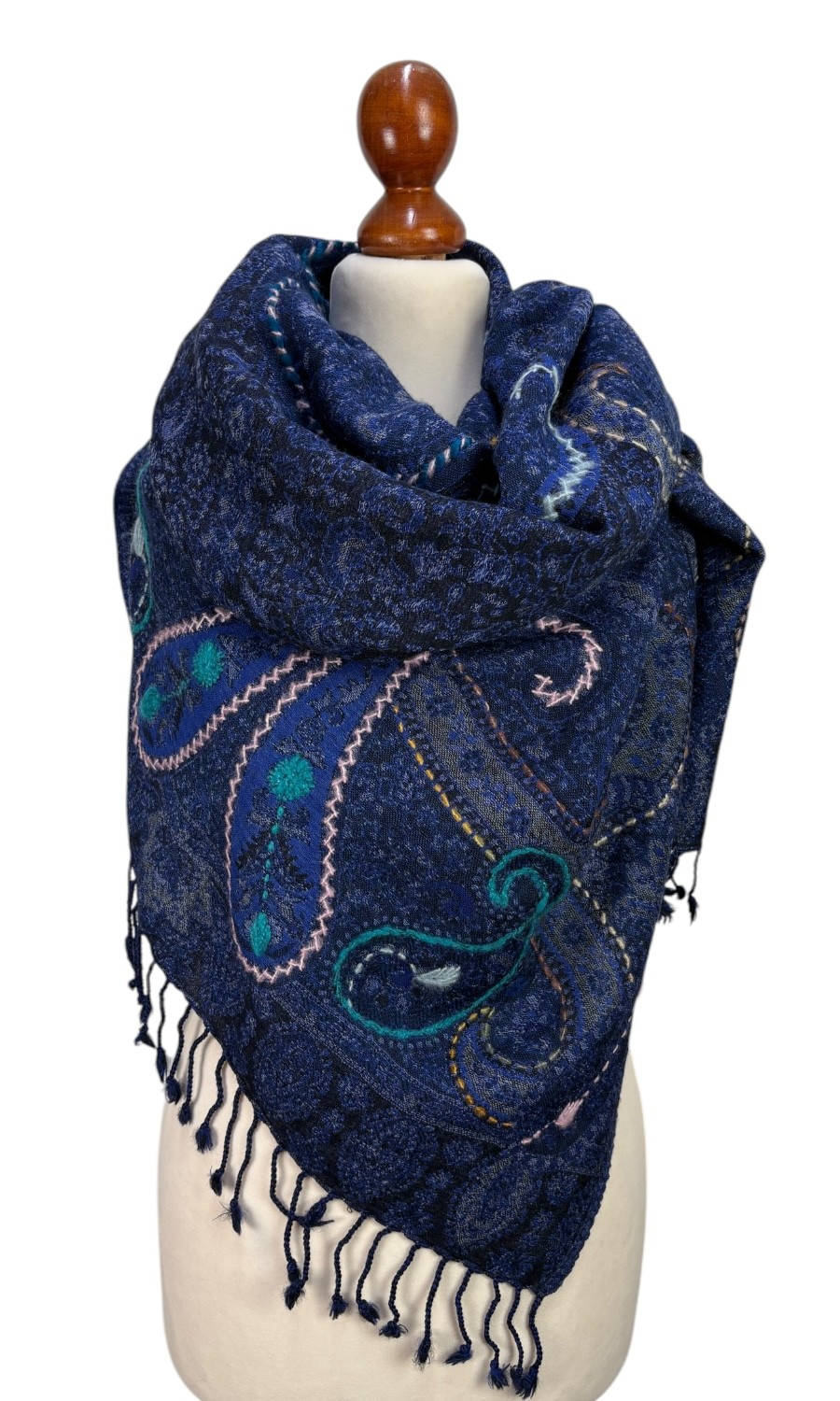 Mohini - großer bestickter Merinoschal