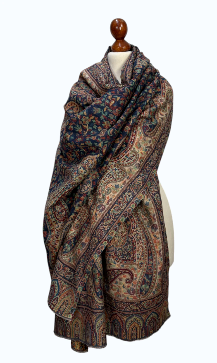 Mohini - handgefertigter großer Schal in edlem Materialmix