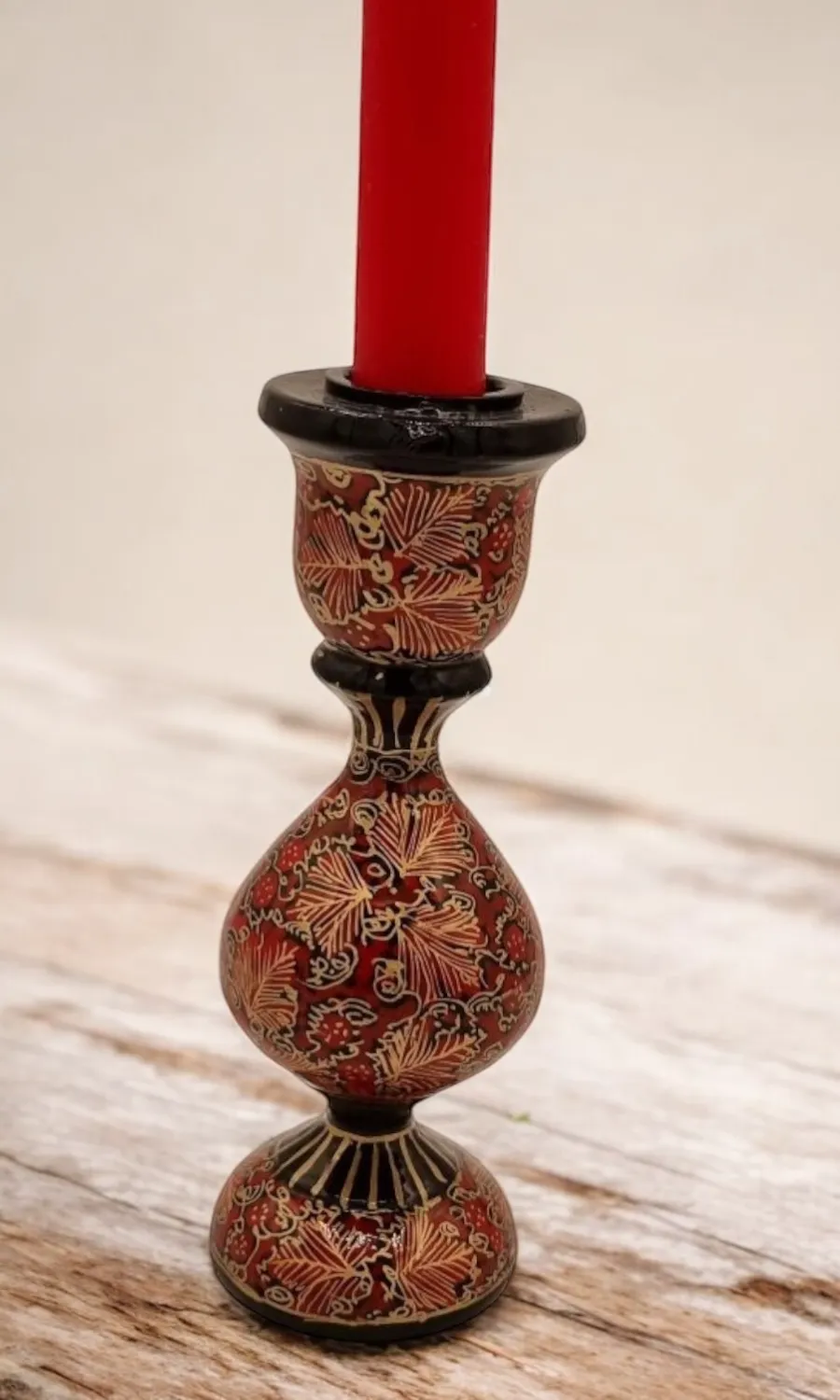 handbemalter Kerzenständer aus Holzmaché    