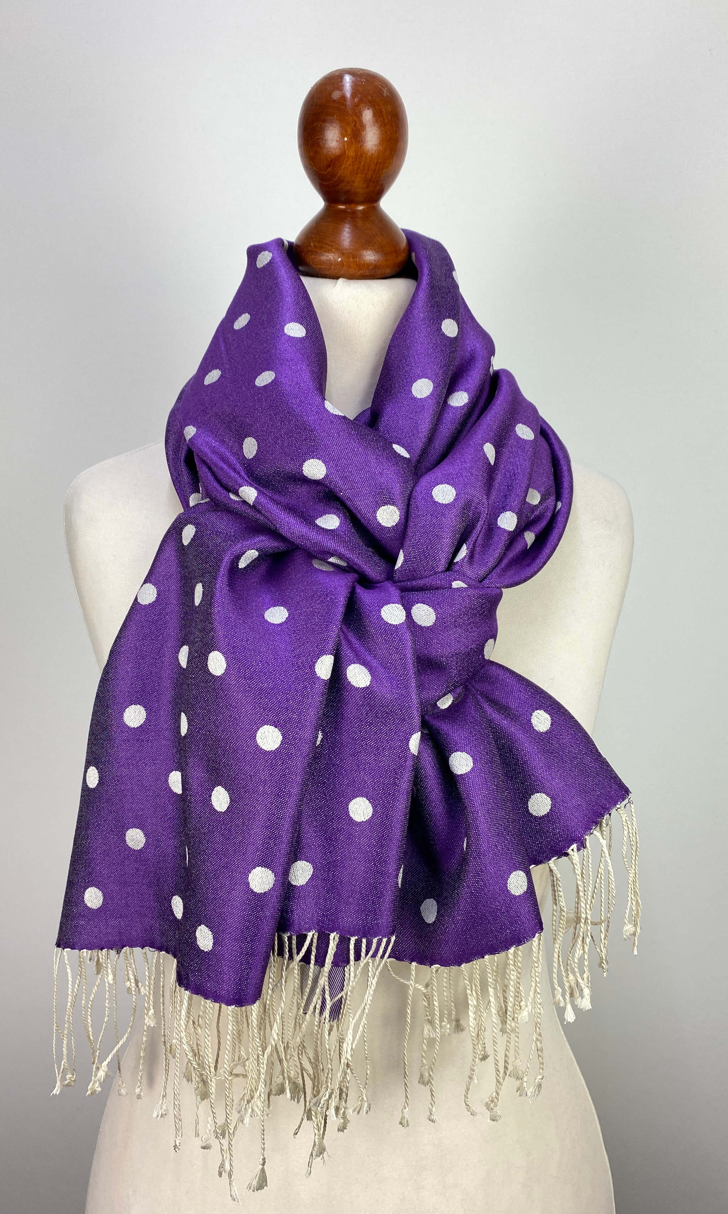 Mohini- großer Seidenschal mit Punktemuster