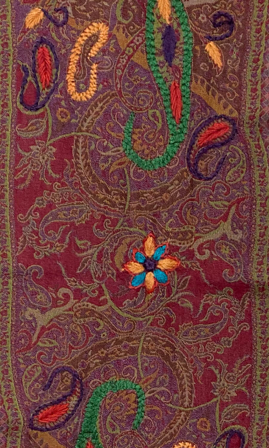 "Bina" - bestickter Schal aus Merinowolle
