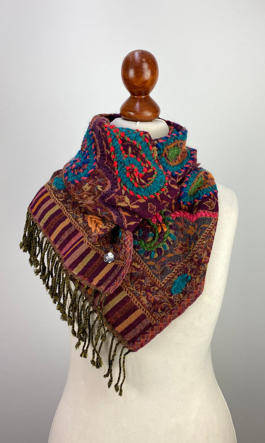 Belina - bestickter Schal aus Merinowolle