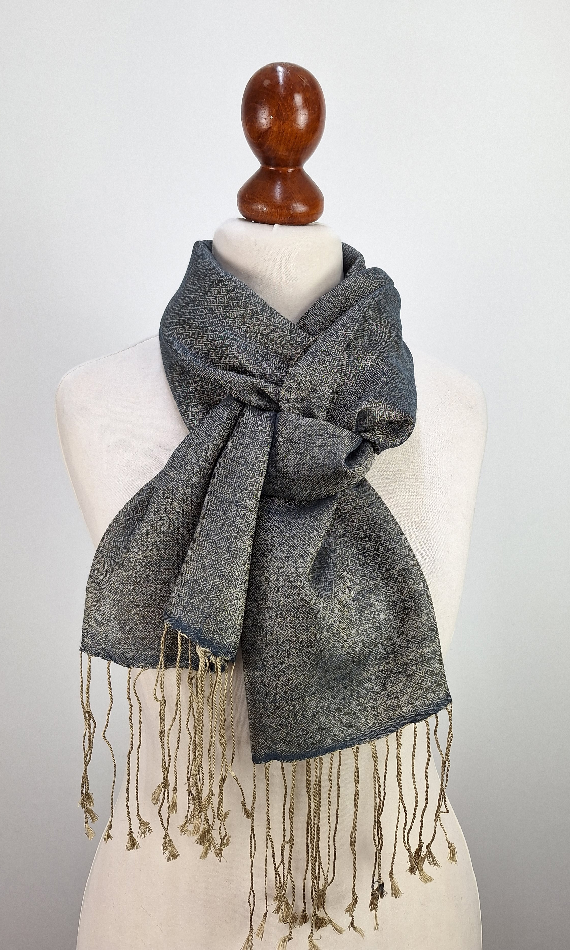 Bluegrey Pearl - schmaler  Schal aus Kaschmir und Seide